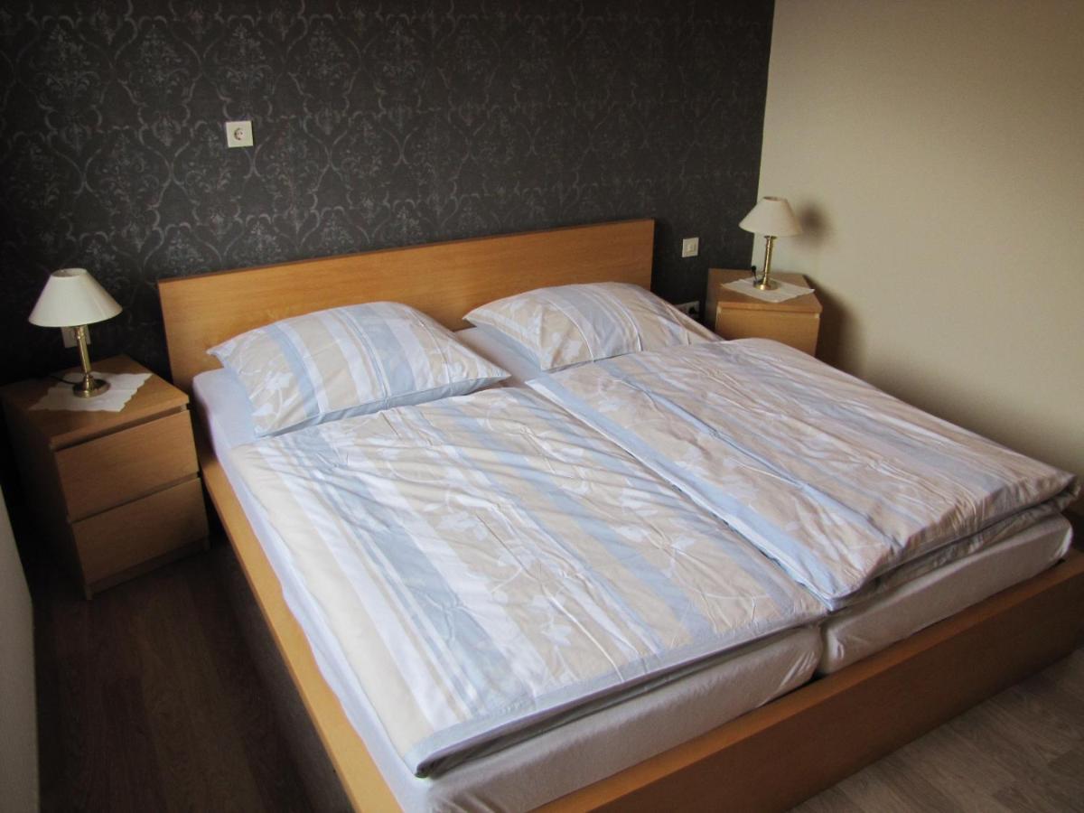 "Unter Den Kastanien" Hotel Speicher Bagian luar foto